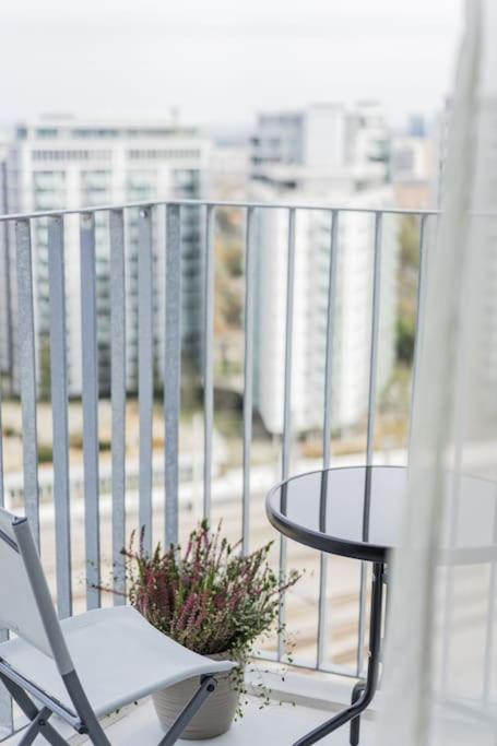 City Sky Studio Mit Balkon Viena Exterior foto
